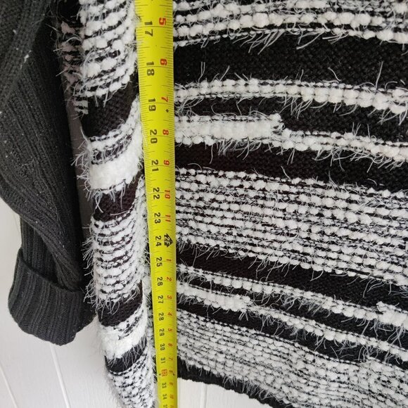 Magnolia, Soft Knit Sweater Jacket with 2 leather closures. Black & White. XXL - Picture 4 of 9